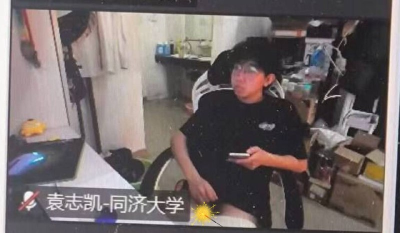 #直播 #打飞机 摄像头 忘记关了 （糊涂啊）#直播 #打飞机 摄像头 忘记关了 （糊涂啊）