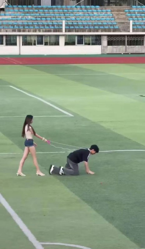 哎 ～ #遛狗 家庭地位低