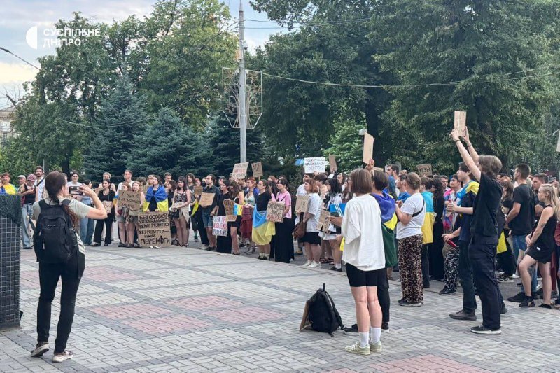 反对国家反腐败局（НАБУ）和特别反腐败检察院（САП）法案的抗议活动第四天：乌克兰人在基辅及其他城市集会7月25日，基辅的抗议者聚集在以伊万·弗兰科命名的剧院广场